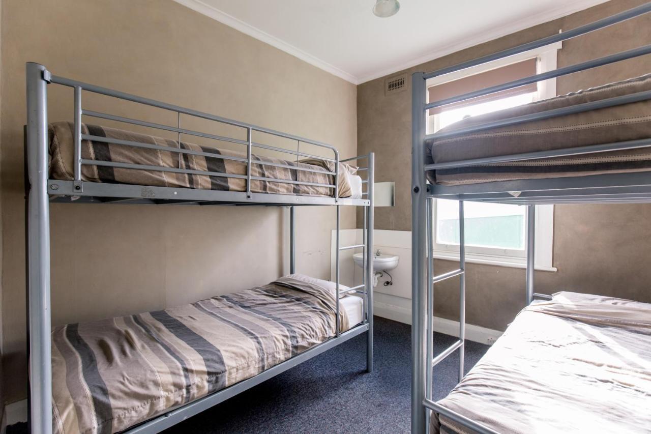 The Pickled Frog Hostel Hobart Room photo